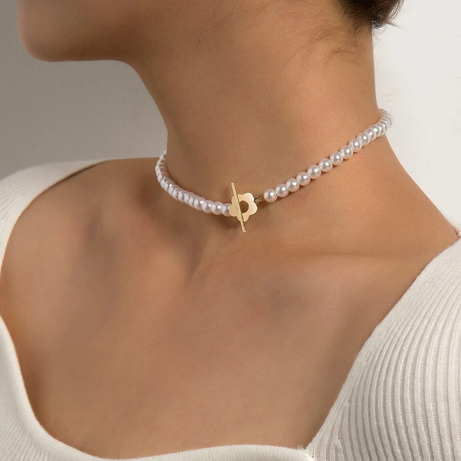 Simple Luxury | Lariat Lock Pearl Choker Necklace
