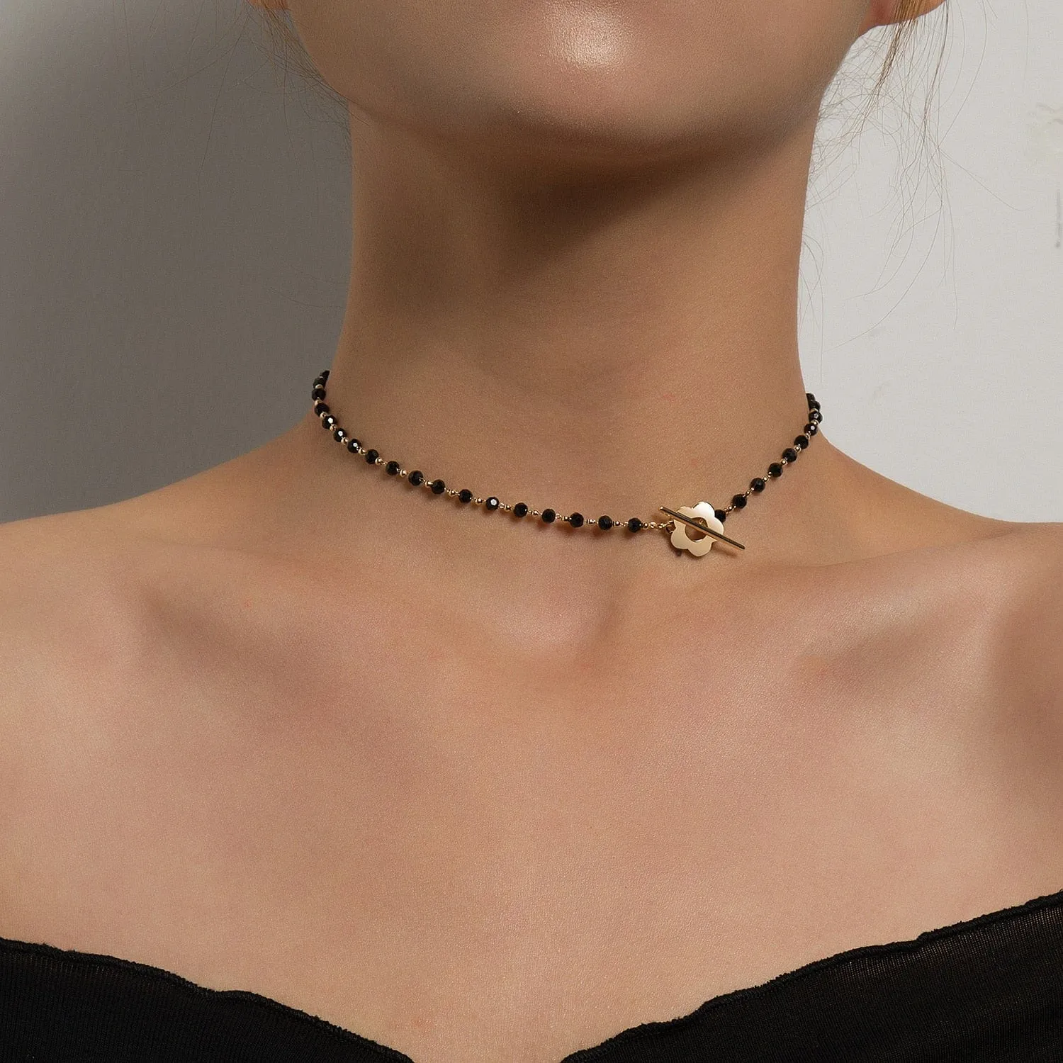 Simple Luxury | Lariat Lock Pearl Choker Necklace