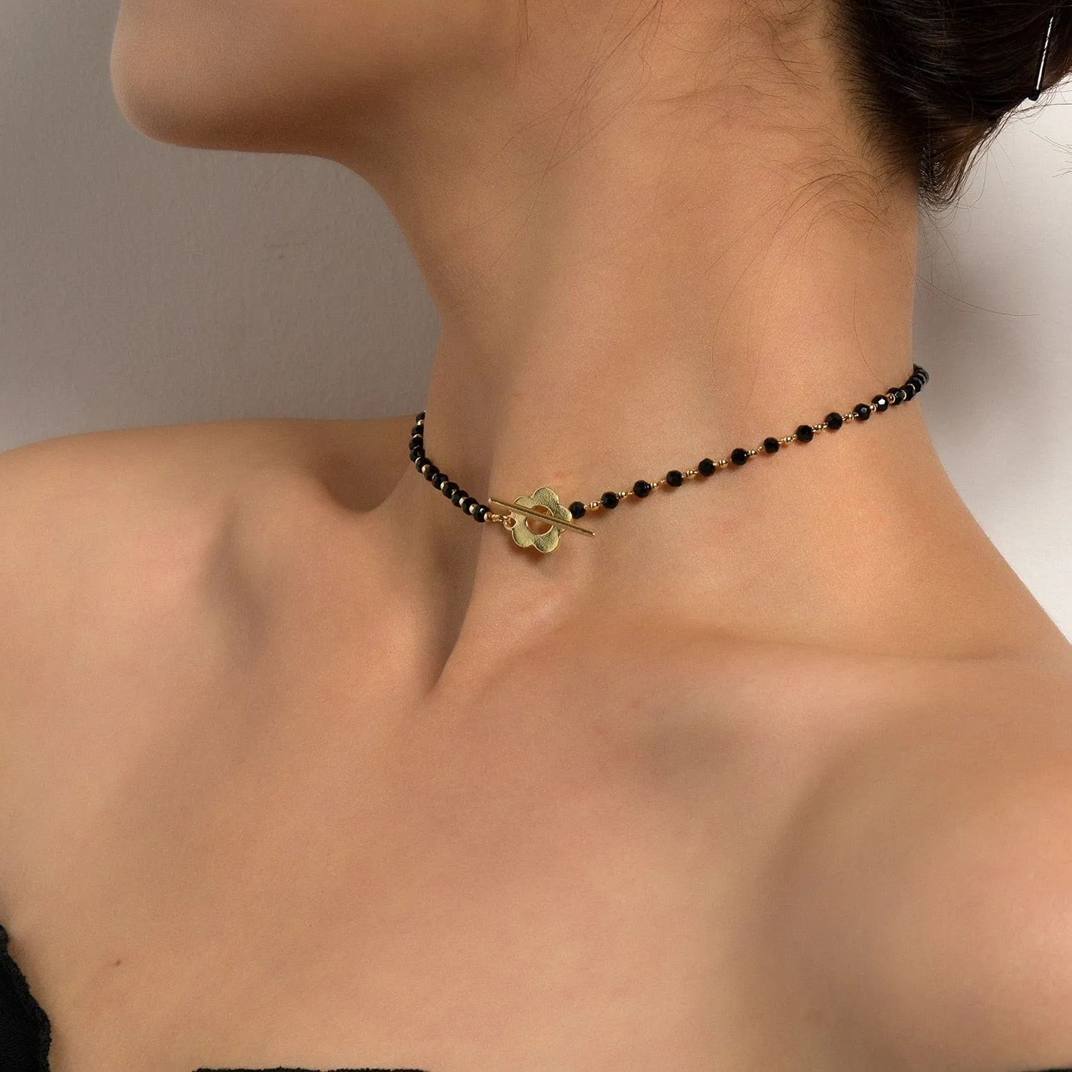 Simple Luxury | Lariat Lock Pearl Choker Necklace