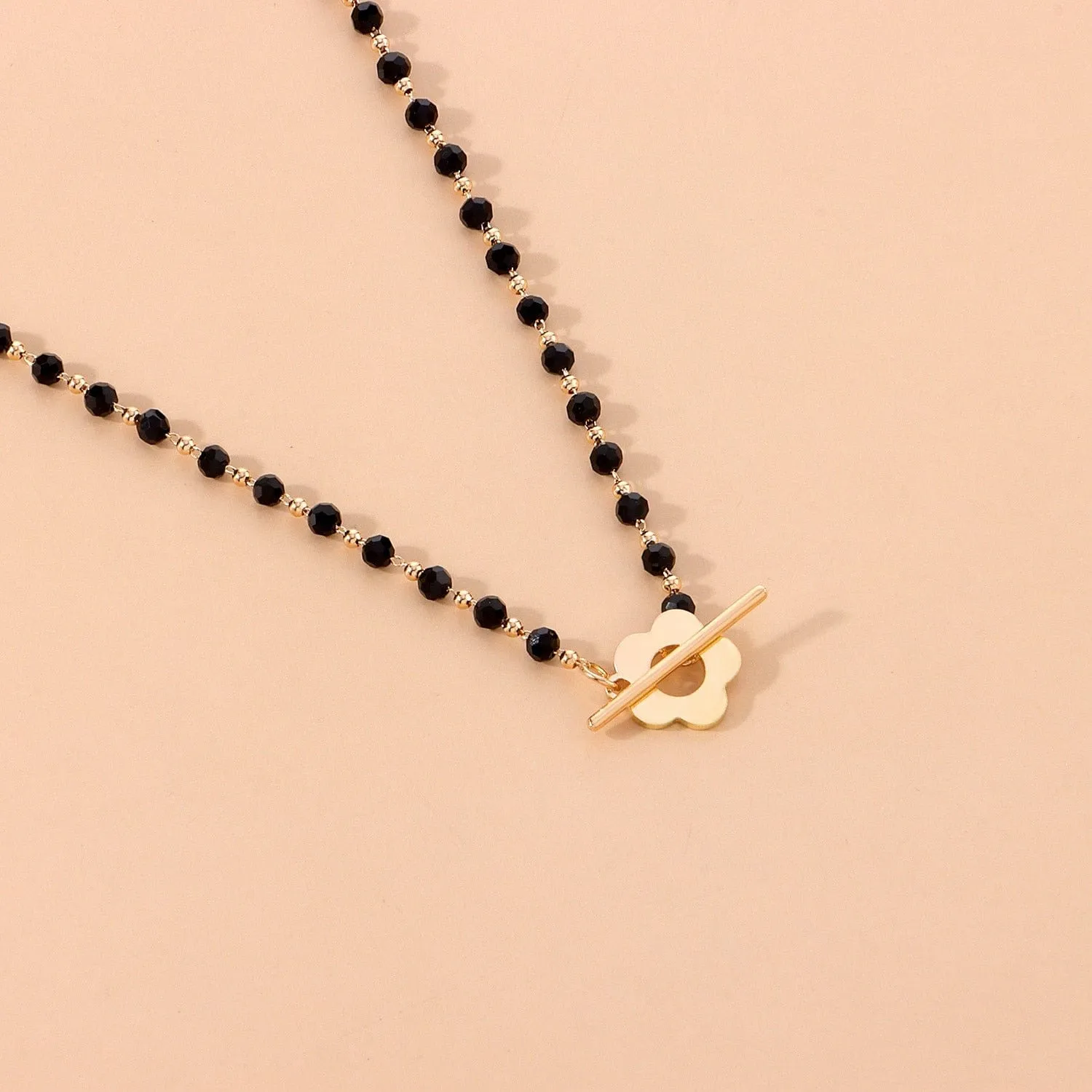 Simple Luxury | Lariat Lock Pearl Choker Necklace